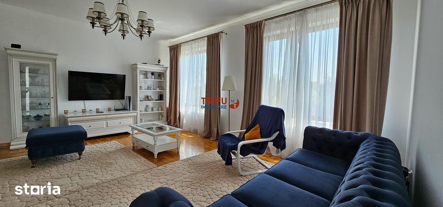 Casă cu 4 camere cu Teren 1698 Mp în Central