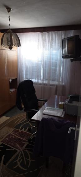 Apartament cu 3 camere decomandat, mobilat în Rovine