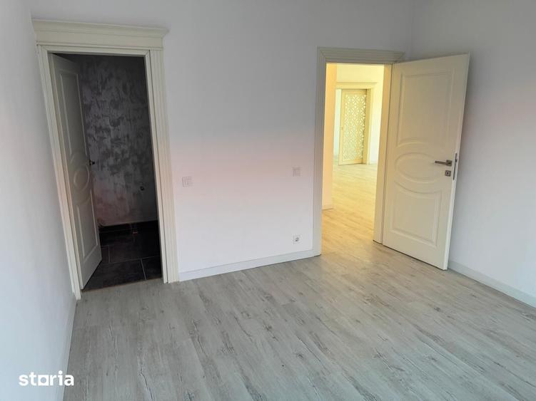 Apartament cu 4 camere decomandat în Dacia