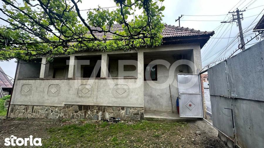 Casă cu 2 camere cu Teren 60 Mp în Rășinari