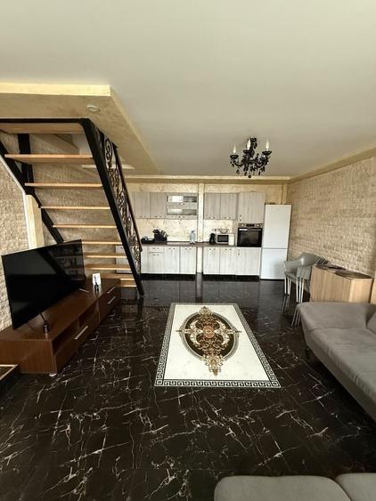 Apartament cu 3 camere decomandat în Colonia Bod