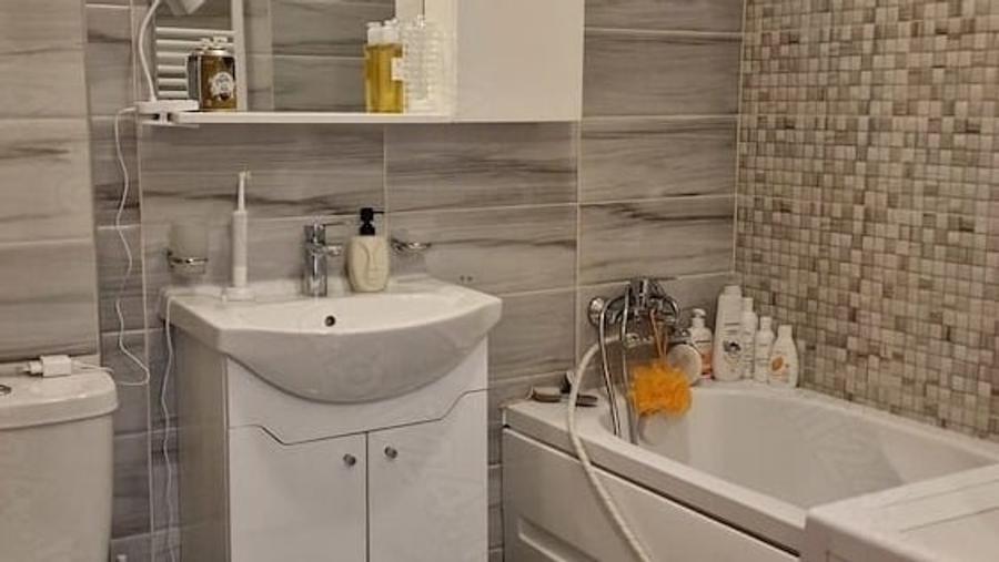 Apartament cu 2 camere decomandat în Păcii