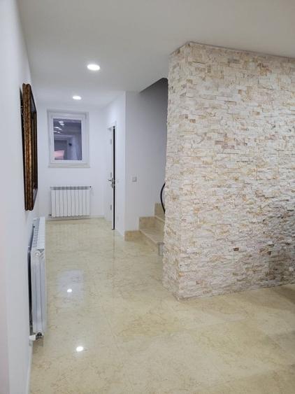 Casă individuală cu 5 camere cu Teren 3800 Mp în Vârfu Câmpului