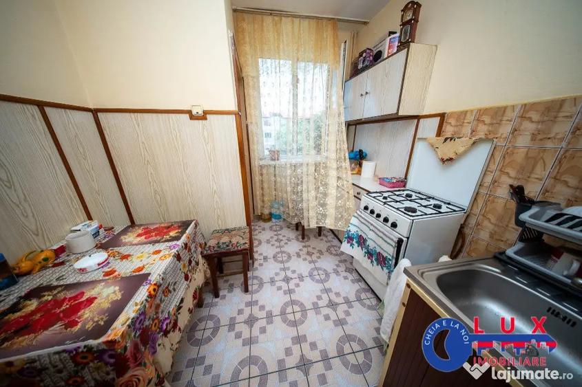 Apartament cu 3 camere semidecomandat în Ultracentral