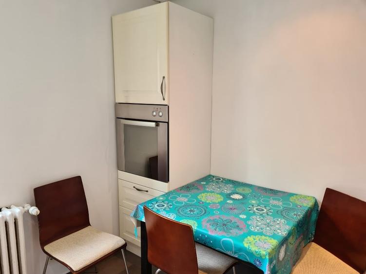 Apartament cu 2 camere semidecomandat în Podul de Piatră