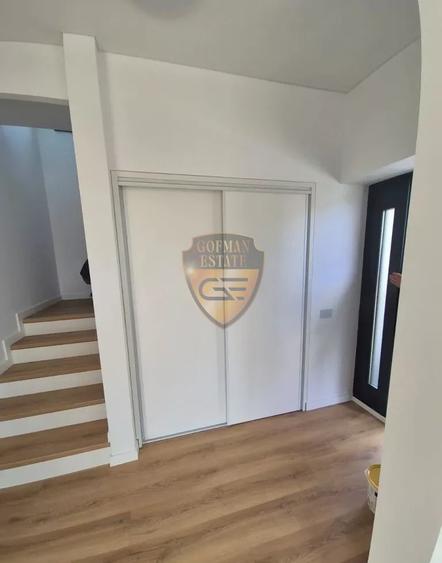 Duplex cu 5 camere cu Canalizare în Palazu Mare
