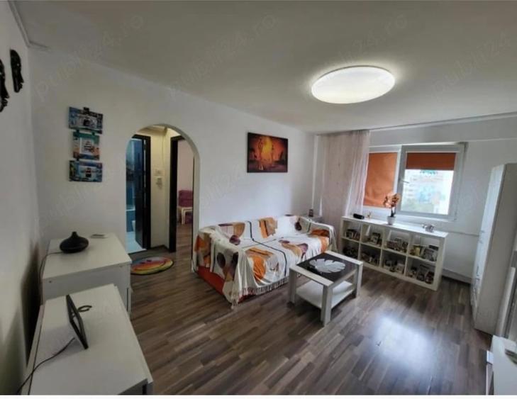 Apartament cu 2 camere semidecomandat în Tei