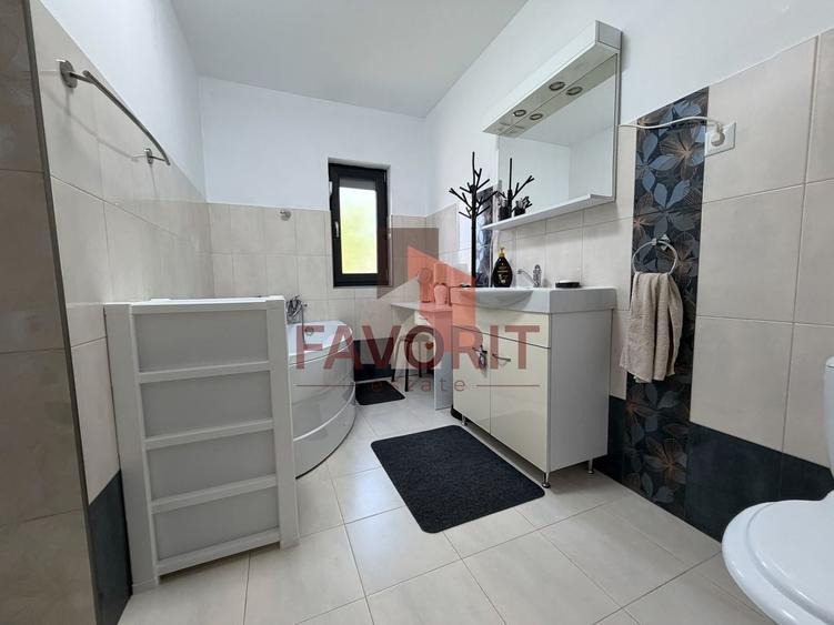 Casă individuală cu 4 camere cu Piscina în Săcălaz