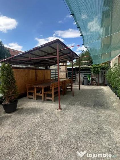 Apartament cu 4 camere semidecomandat în Florești