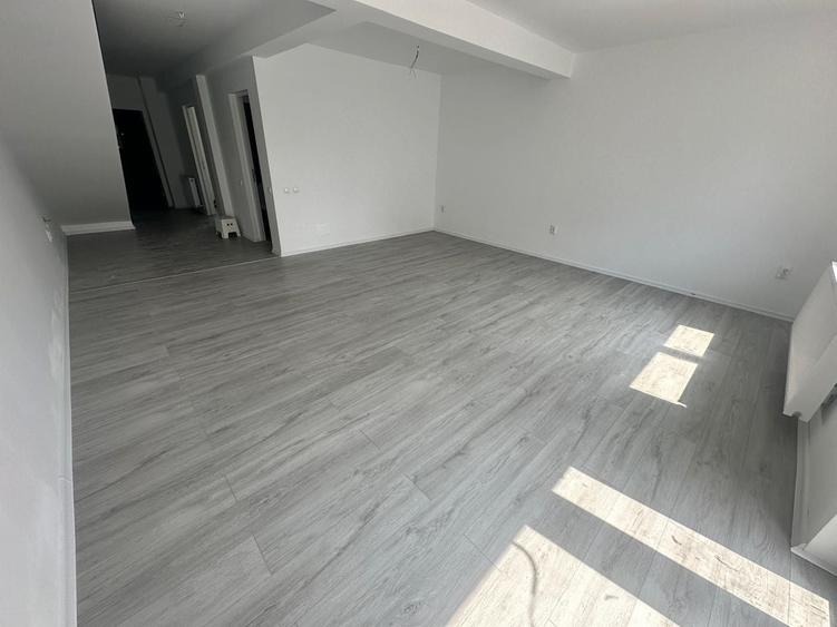Duplex cu 4 camere cu Canalizare în Central
