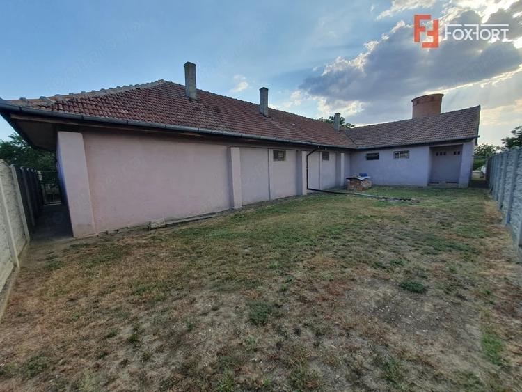Spațiu comercial, de 382 mp, în Peciu Nou