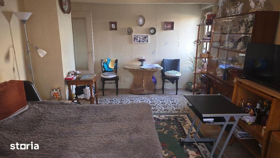 Apartament cu 3 camere decomandat în Central