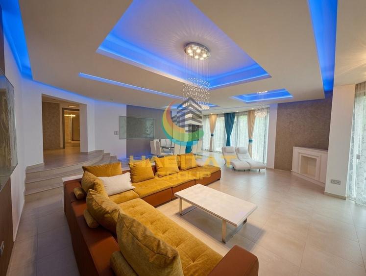 Casă individuală cu 8 camere cu Piscina în Central