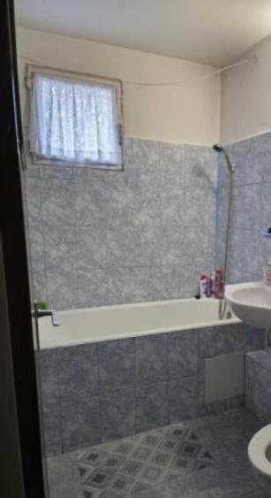 Apartament cu 3 camere în Crângași