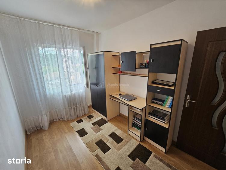 Apartament cu 3 camere semidecomandat în Central