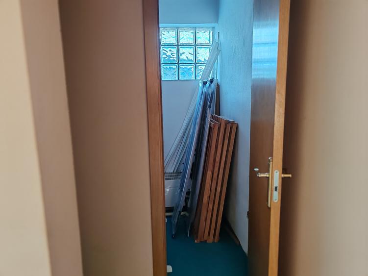 Casă cu 7 camere cu Canalizare în Satu Nou