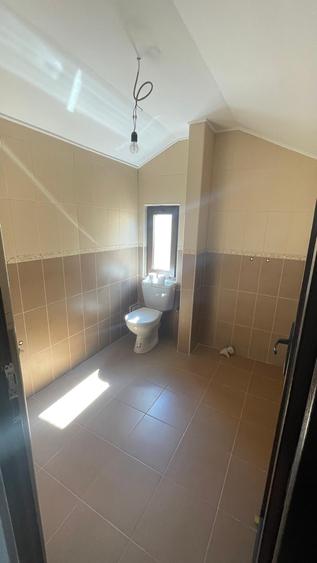 Casă cu 7 camere cu Canalizare în Sud-Est