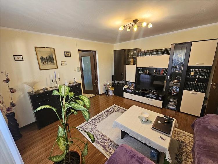 Apartament cu 3 camere semidecomandat în Cuptoare (Reșița)