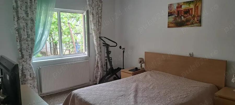 Casă cu 5 camere cu Teren 353 Mp în Republicii