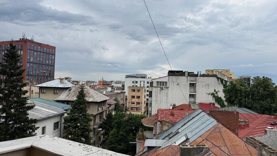 Apartament cu 2 camere decomandat, mobilat în Polonă