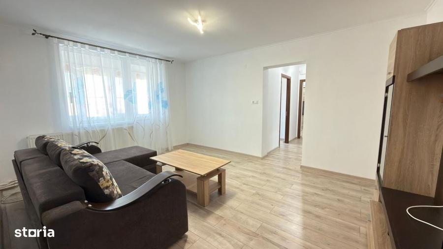 Apartament cu 3 camere semidecomandat în Central