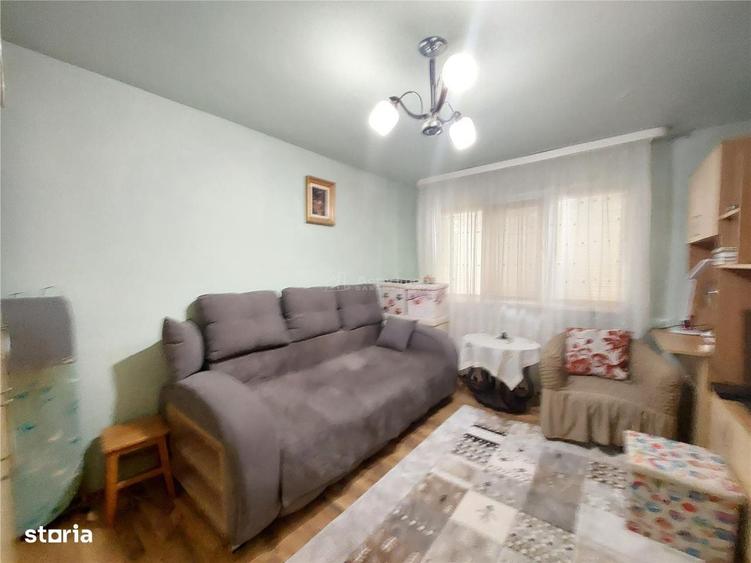 Apartament cu 3 camere decomandat în Micro 14