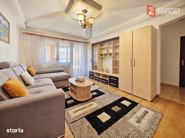 Apartament cu 3 camere semidecomandat în Girocului