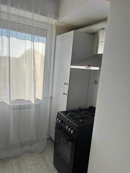 Apartament cu 2 camere semidecomandat, mobilat în Exterior Vest