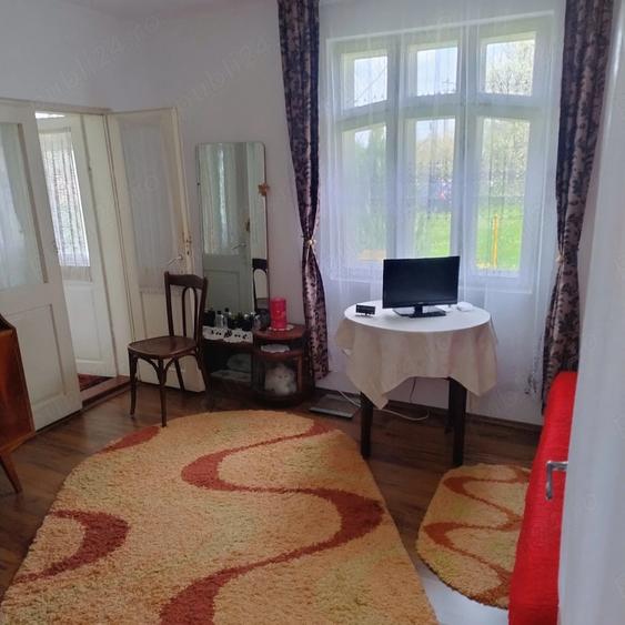 Casă cu 3 camere cu Teren 2700 Mp în Central