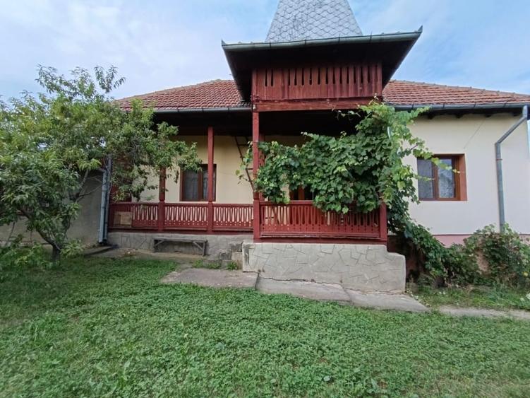 Casă individuală cu 3 camere cu Canalizare în Central