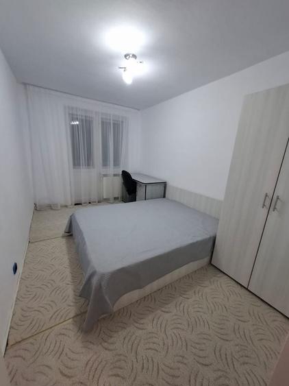 Apartament cu 3 camere decomandat în Universității
