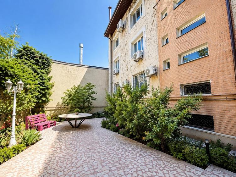 Apartament cu 4 camere decomandat în Dorobanți