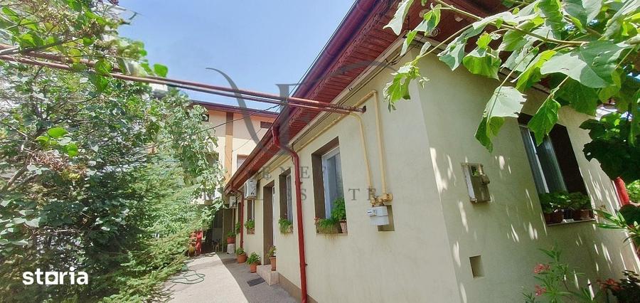 Casă cu 8 camere cu Teren 328 Mp în Dristor