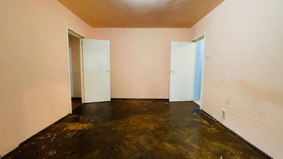 Apartament cu 2 camere semidecomandat în 13 Decembrie