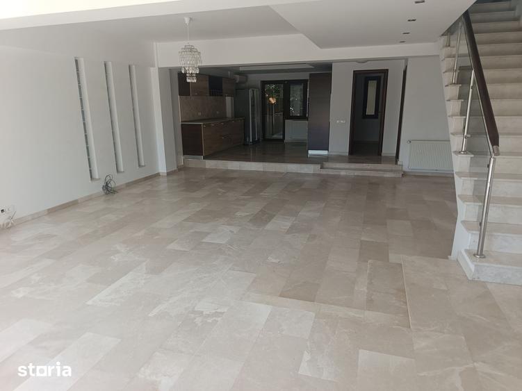 Casă cu 4 camere cu Teren 400 Mp în Central