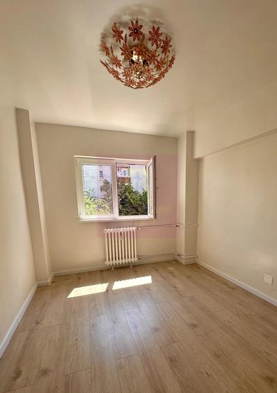 Apartament cu 4 camere semidecomandat în Ștefan cel Mare