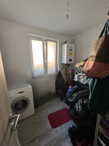 Casă individuală cu 7 camere cu Canalizare în Săsar