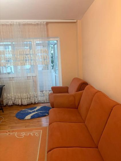 Apartament cu 3 camere decomandat în Căpățânești