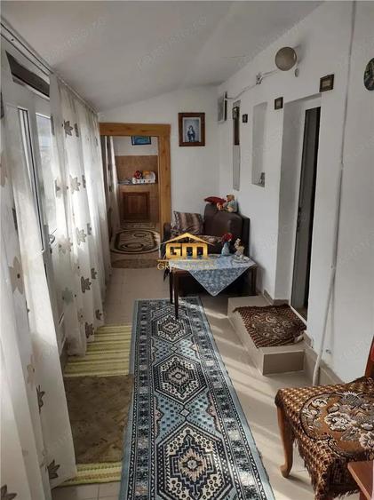Casă cu 6 camere cu Teren 5600 Mp în Golești