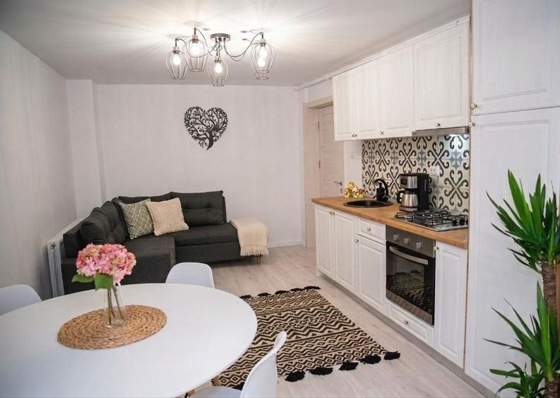 Apartament cu 3 camere decomandat în Central