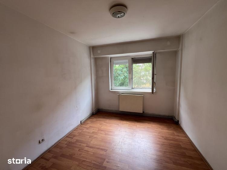 Apartament cu 4 camere în Micro 16