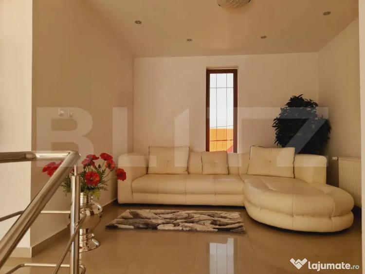 Casă cu 7 camere cu Teren 700 Mp în Central