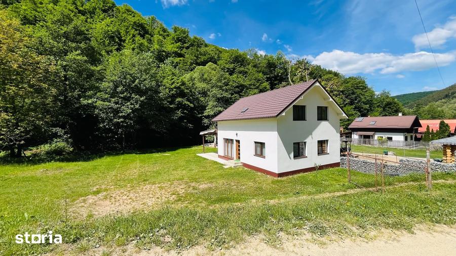 Casă cu 6 camere cu Teren 712 Mp în Central