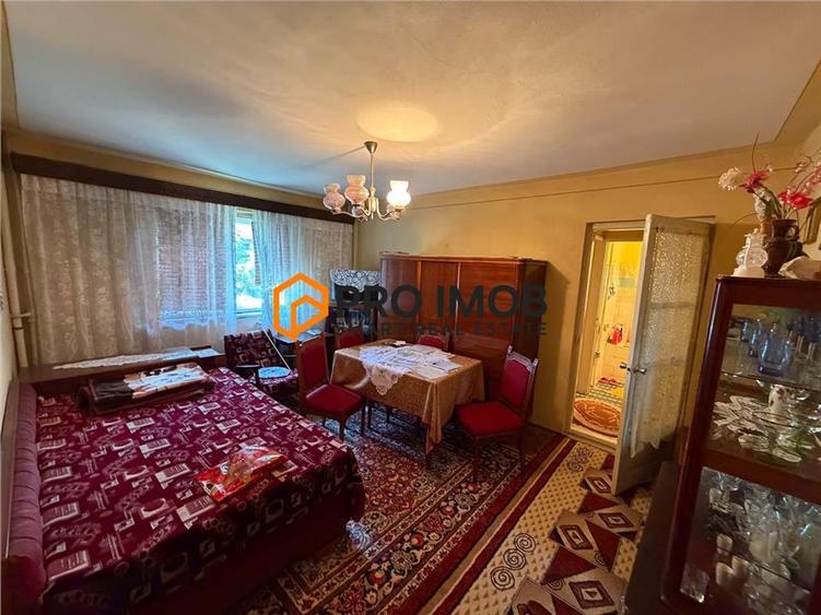 Apartament cu 3 camere decomandat în 1 Decembrie