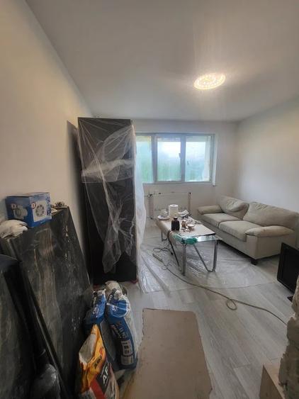 Apartament cu 3 camere decomandat în Drumul Taberei