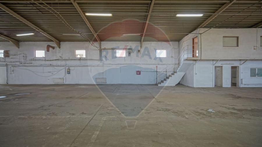 Spațiu industrial, de 794 mp, în Periferie