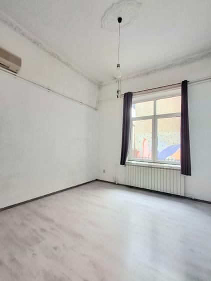 Casă individuală cu 12 camere cu Teren 500 Mp în Unirii