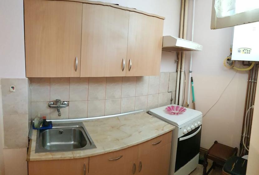 Garsonieră decomandată în Tudor