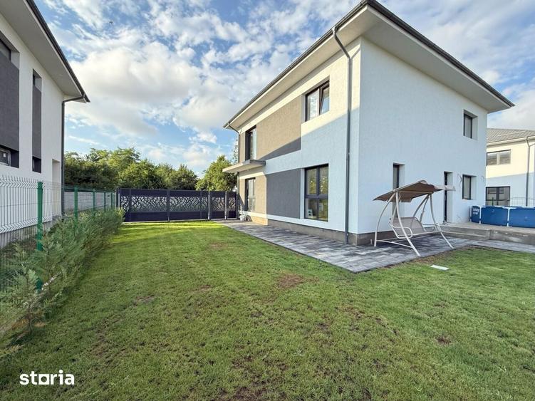 Casă cu 4 camere cu Teren 493 Mp în Corbeanca