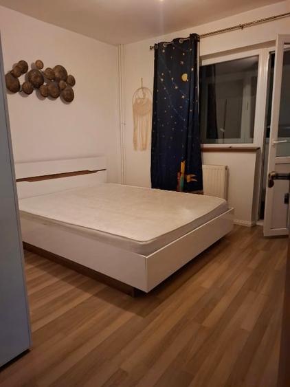 Apartament cu 3 camere decomandat, mobilat în Central
